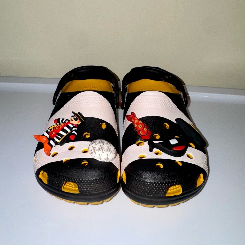 CROCS McDonald's Hamburglar Themed Crocs Size 7 - Picture 2 of 8
